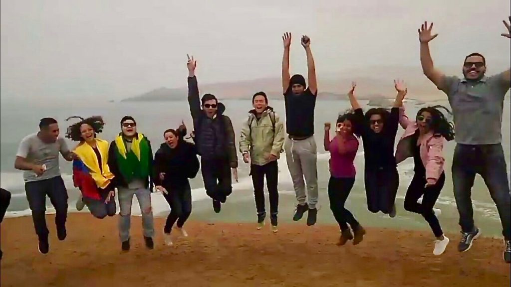 how to become an international social worker